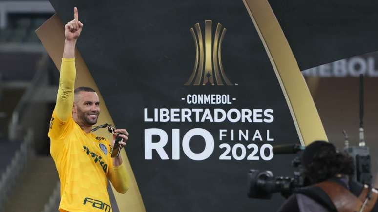 Weverton comemora a conquista da Libertadores, no Estádio do Maracanã (Foto: Cesar Greco/Palmeiras)