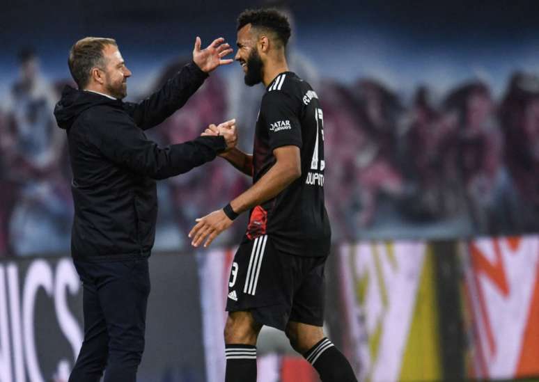 Choupo-Moting será titular no Bayern na ausência de Lewandowski (Foto: ANNEGRET HILSE / POOL / AFP)
