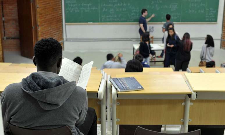Professores da rede municipal de São Paulo suspenderam aulas em fevereiro