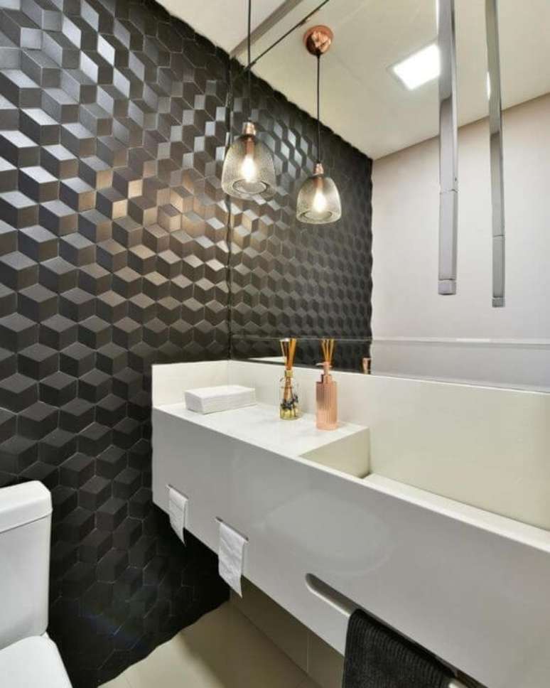 40. Azulejo 3D preto para banheiro e lavabo – Foto pinterest