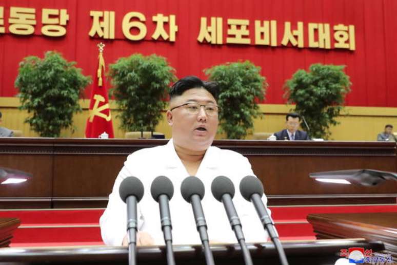 Kim Jong-un durante uma conferência