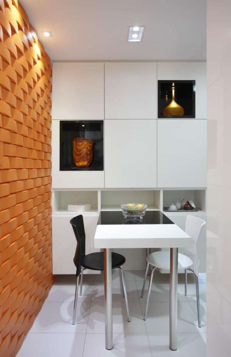 10. Sala com azulejo 3D laranja – Foto Pinterest