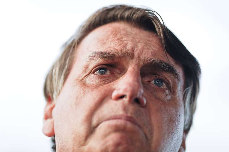 A atuação de Jair Bolsonaro durante a pandemia tem rendido críticas e acusação de estar cometendo um genocídio no Brasil. 