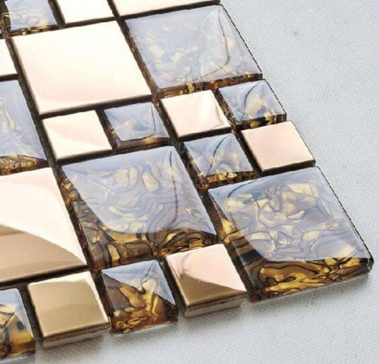 36. Azulejo 3D dourado e marrom &ndash; Foto Etsy
