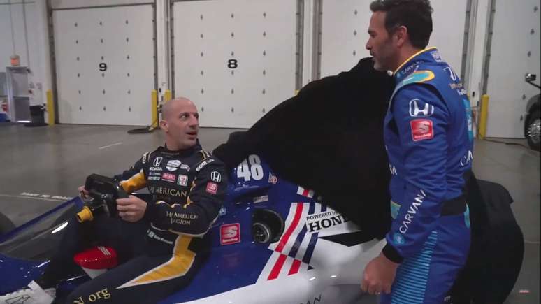 Kanaan e Johnson apresentam carro em vídeo bem humorado 