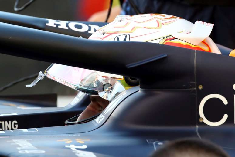 Max Verstappen largou na pole no Bahrein, mas terminou a corrida na segunda colocação 