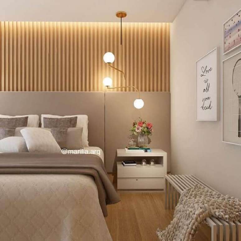 34. Lumin&aacute;ria pendente moderna para decora&ccedil;&atilde;o de quarto bege e cinza planejado &ndash; Foto: Pinterest