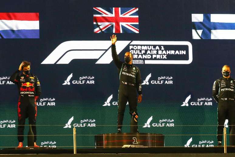 Lewis Hamilton tem o melhor sal&aacute;rio da F1, com Max Verstappen em segundo 