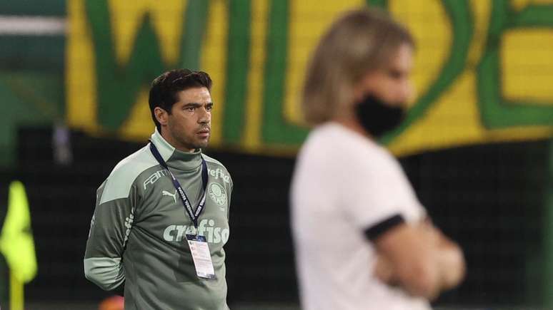 Abel Ferreira durante a ida da Recopa contra o Defensa y Justicia, na Argentina (Foto: Cesar Greco/Palmeiras)