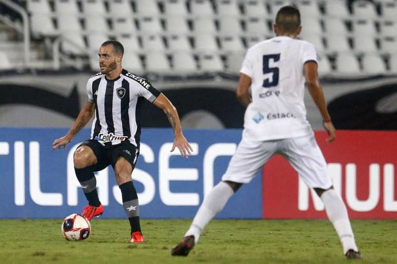 Pedro Castro estreou com a camisa do Botafogo na vitória por 3 a 0 sobre o Resende (Foto: Vitor Silva/Botafogo)