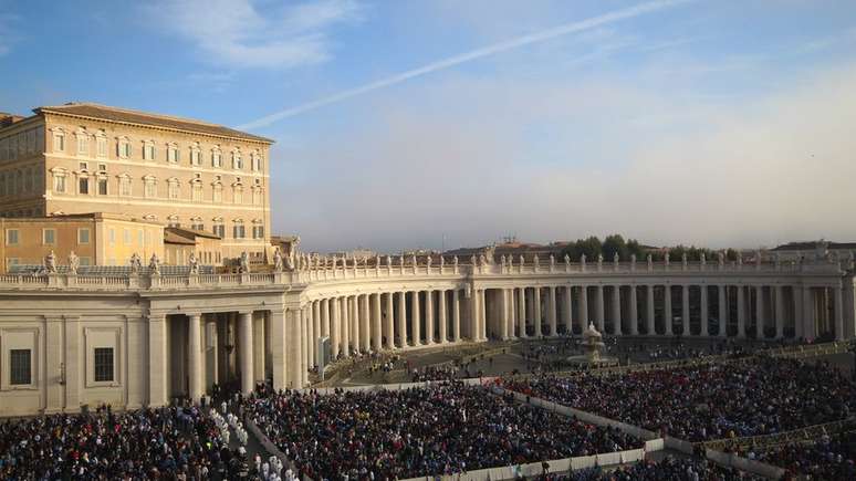 Obras de Papa Alexandre 7º marcam o Vaticano até hoje, como o conjunto de colunas da Praça São Pedro, do escultor e arquiteto Gian Lorenzo Bernini