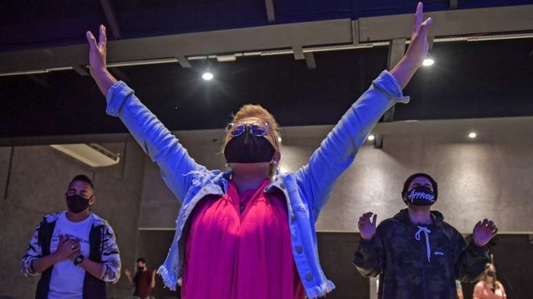 Cultos podem reunir uma combina&ccedil;&atilde;o 'explosiva' para a dissemina&ccedil;&atilde;o da covid-19