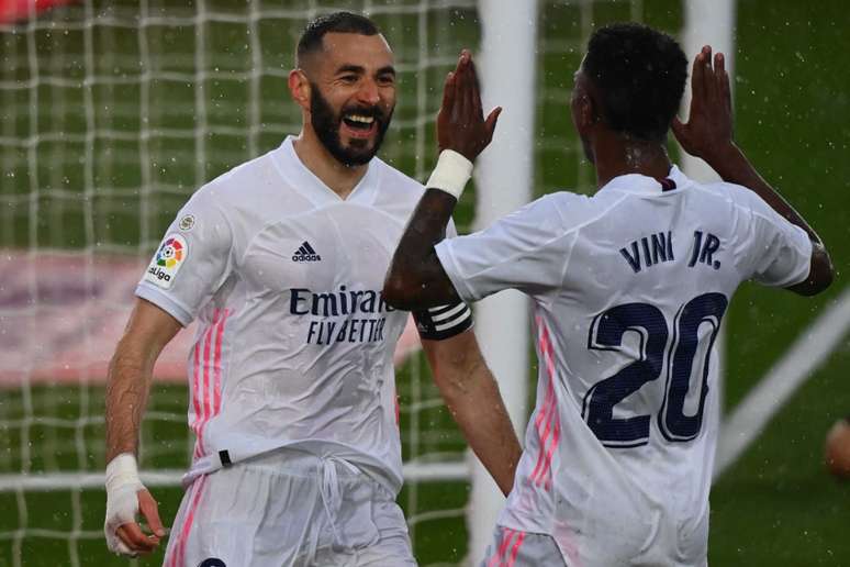Benzema marcou gol no último fim de semana com assistência de Vini Jr. (Foto: GABRIEL BOUYS / AFP)