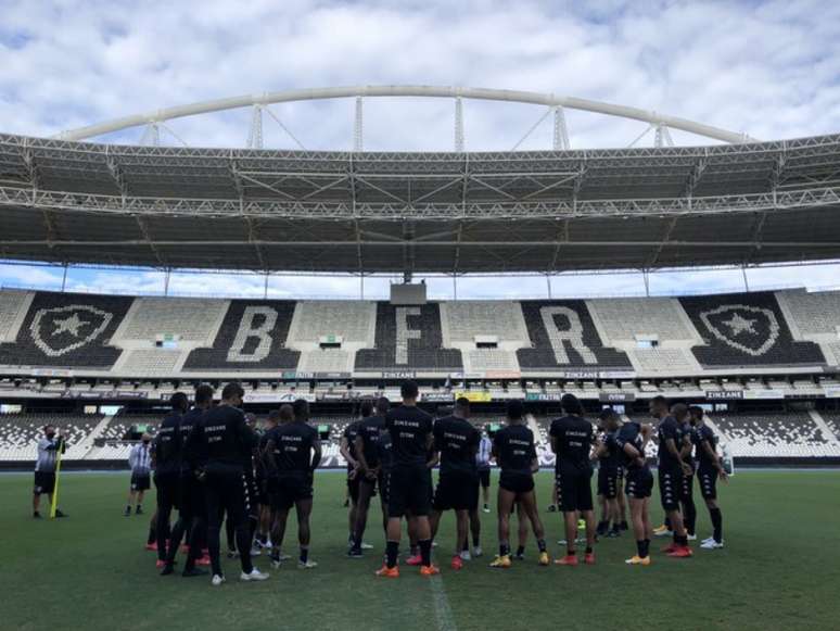 Time do Botafogo no Nilton Santos (Foto: Divulgação/Botafogo)