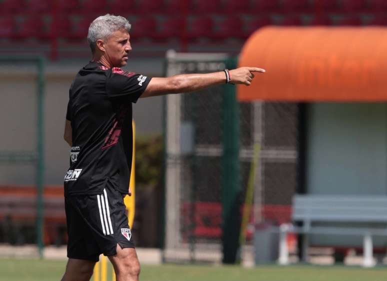 Crespo vem usando a parada do estadual para aprimorar estilo de jogo (Foto: Twitter/São Paulo)