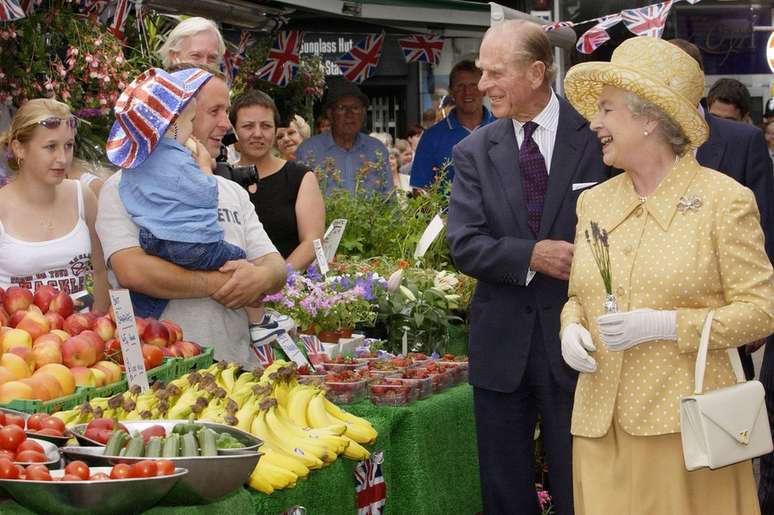 O príncipe Philip apoiou e esteve junto da rainha durante mais de 60 anos de seu reinado, incluindo nas celebrações do Jubileu de Ouro em 2002