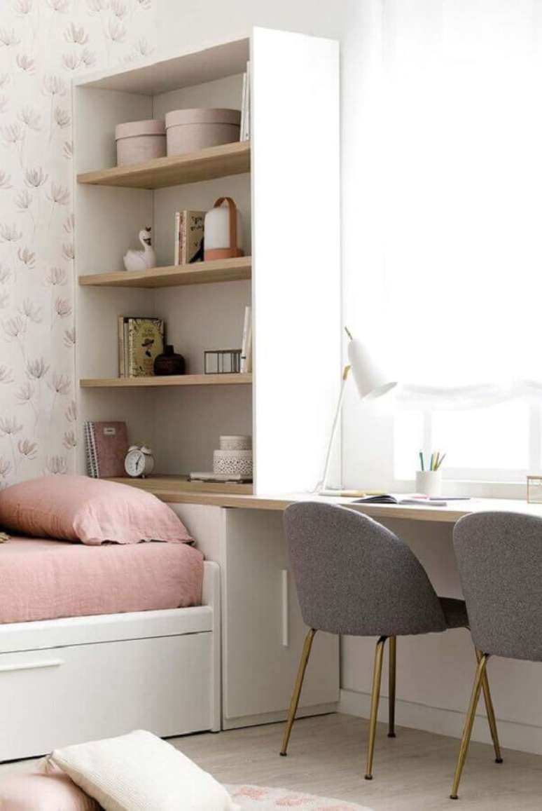 9. Decoração com cadeira para quarto feminino planejado com bicama – Foto: Micasa Revista