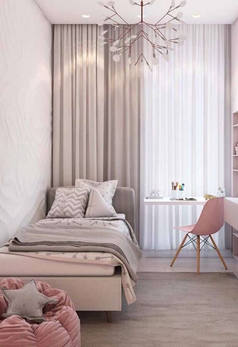 49. Decoração moderna com cadeira para quarto feminino rosa – Foto: Ideias Decor