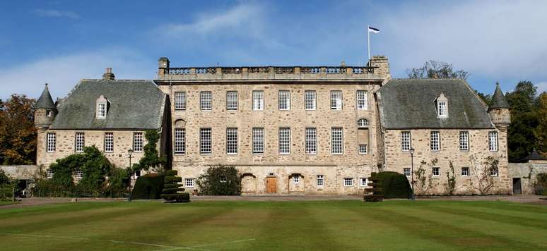Philip estudou no internado de Gordonstoun, na Escócia