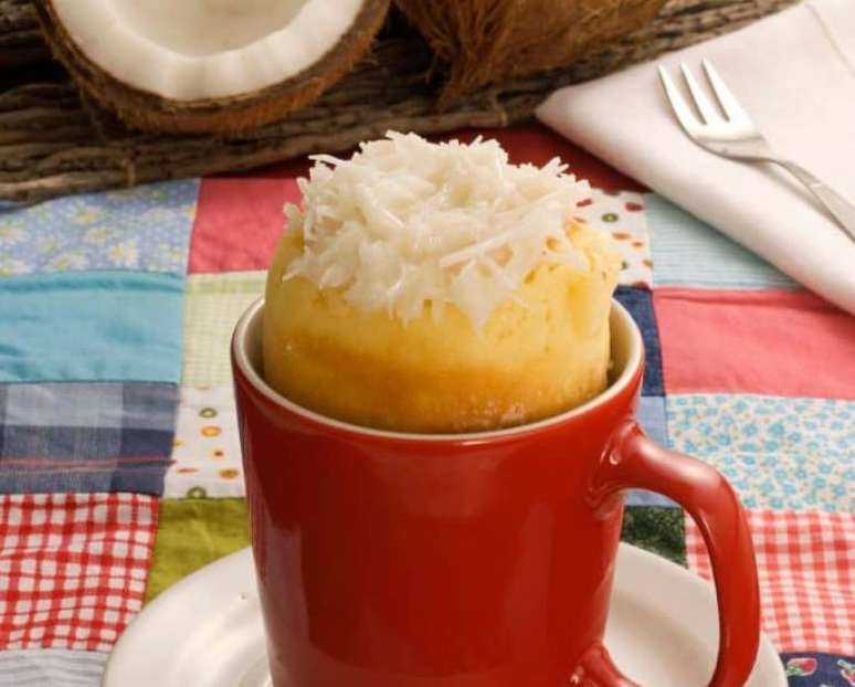 Bolo de caneca de coco molhadinho