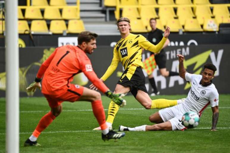 Na última rodada, o Borussia foi superado pelo Eintracht Frankfurt, por 2 a 1. Ina Fassbender / POOL / AFP