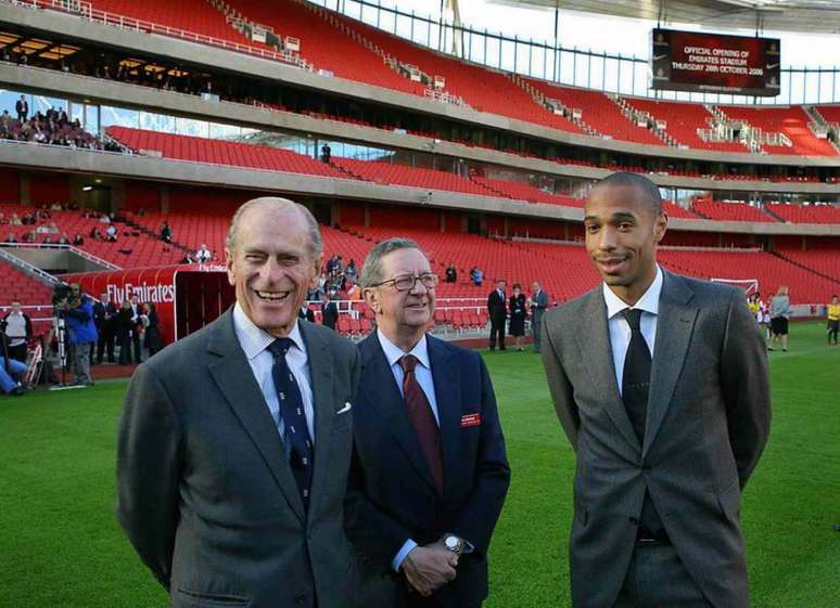 Príncipe Philip esteve na inauguração do Emirates Stadium (Divulgação/Arsenal)