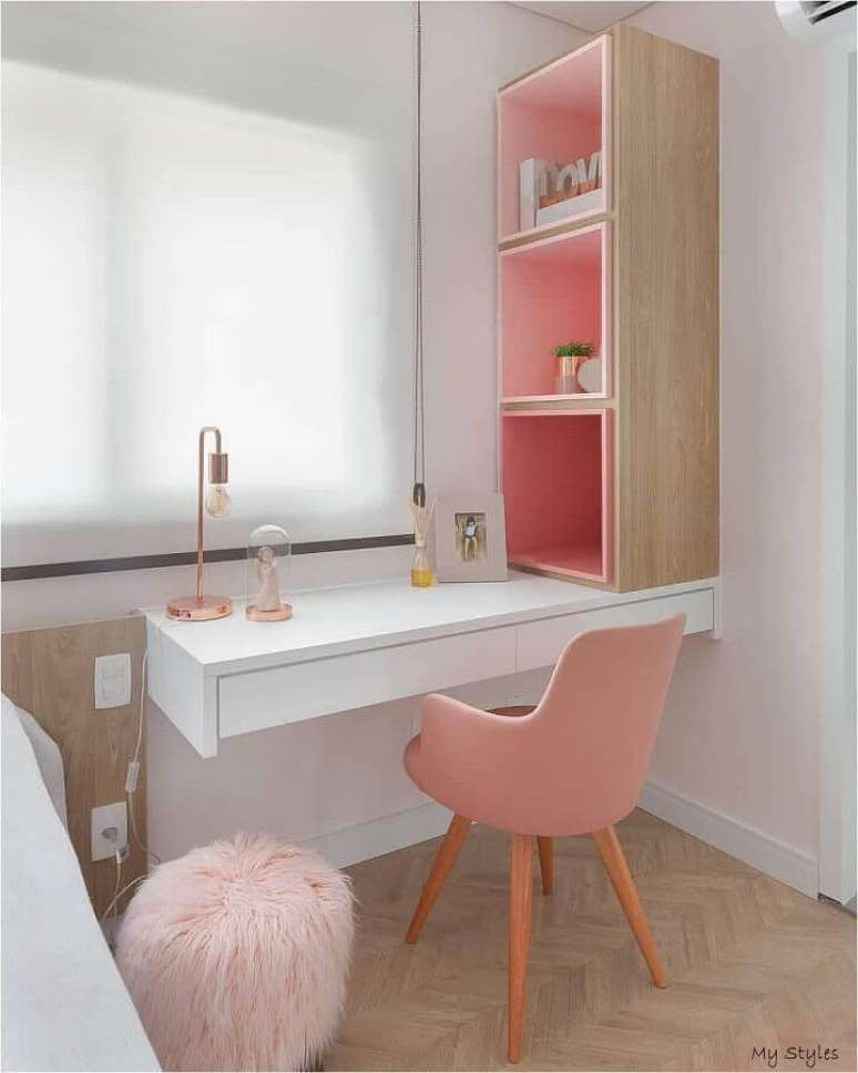 34. Decoração clean com cadeira para quarto feminino rosa – Foto: MdeMulher