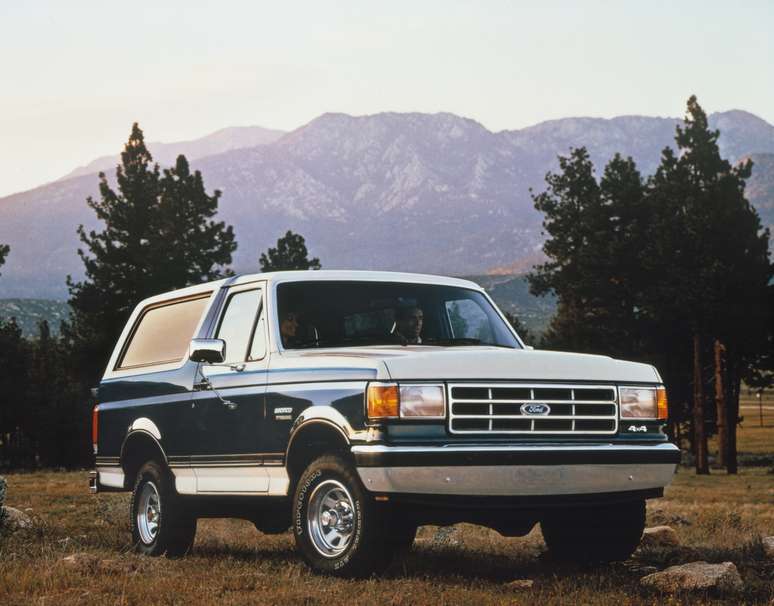 Em 1987, Ford Bronco ganhou uma reestilização na dianteira e equipamentos como injeção eletrônica e freios ABS. 