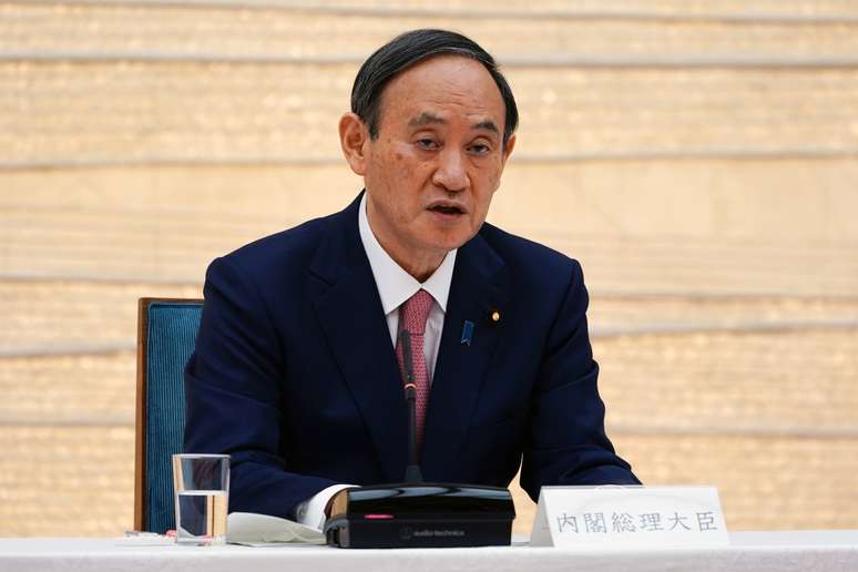 Premiê japonês Suga, em reunião do governo
 9/4/ 2021 Eugene Hoshiko/Pool via Reuters