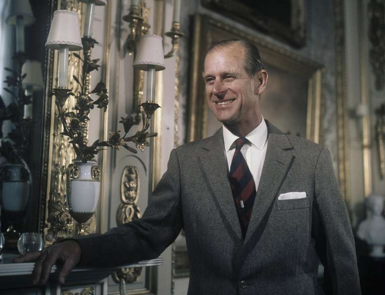 O duque de Edimburgo nasceu na ilha grega de Corfu em 10 de junho de 1921. Sua árvore genealógica inclui membros das famílias reais de Dinamarca, Alemanha, Rússia e Grã-Bretanha