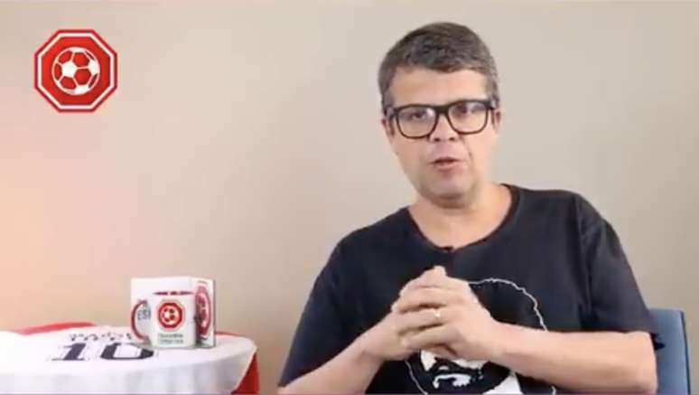 Marcelo Tieppo em vídeo do canal ClikTube, onde falava sobre futebol (Reprodução / ClickTube)