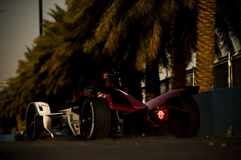 S&eacute;rgio Sette C&acirc;mara colocou a Dragon em quarto em Diriyah 