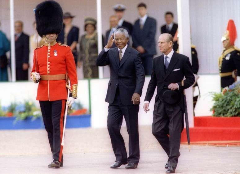 Em 1996, o duque acompanhou o presidente sul-africano Nelson Mandela, no primeiro dia de sua visita de Estado à Grã-Bretanha.