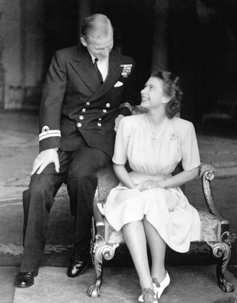 Seu noivado com a princesa Elizabeth foi anunciado oficialmente em julho de 1947