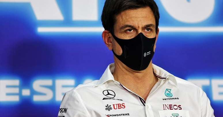 Toto Wolff está otimista para renovação de Lewis Hamilton 