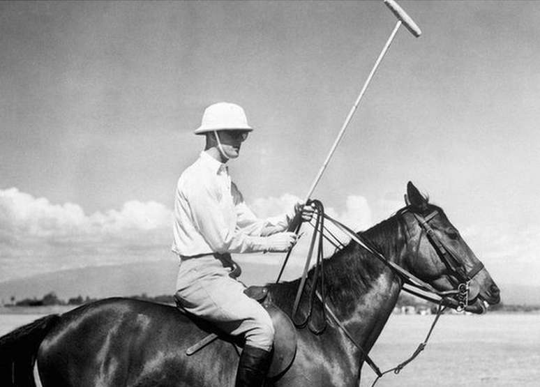 Philip tamb&eacute;m era um entusiasta dos esportes: velejava, jogava cr&iacute;quete e p&oacute;lo