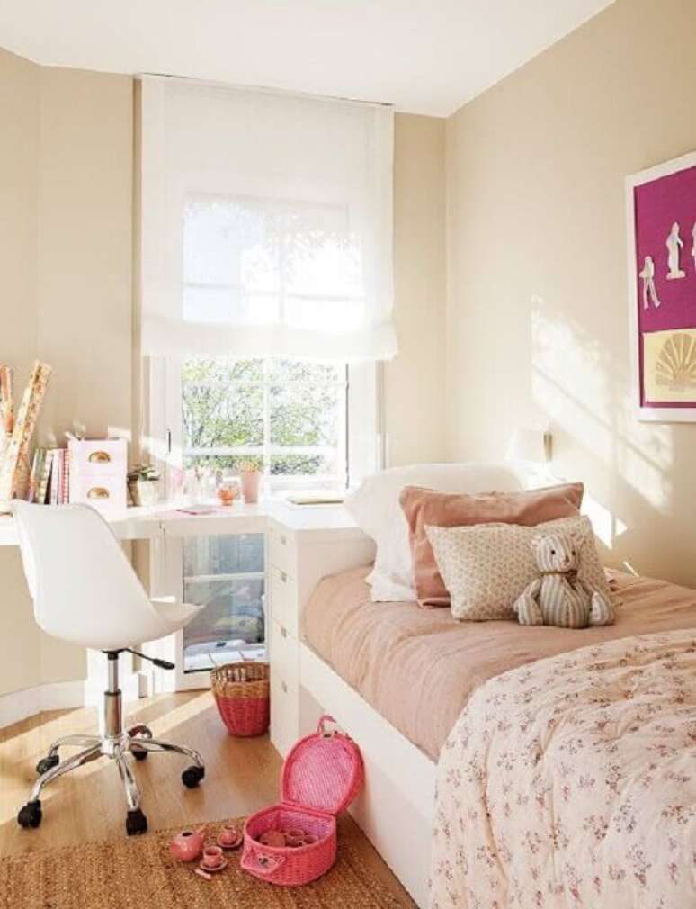 37. Decoração com cadeira giratória para quarto feminino infantil pequeno – Foto: Casa de Valentina