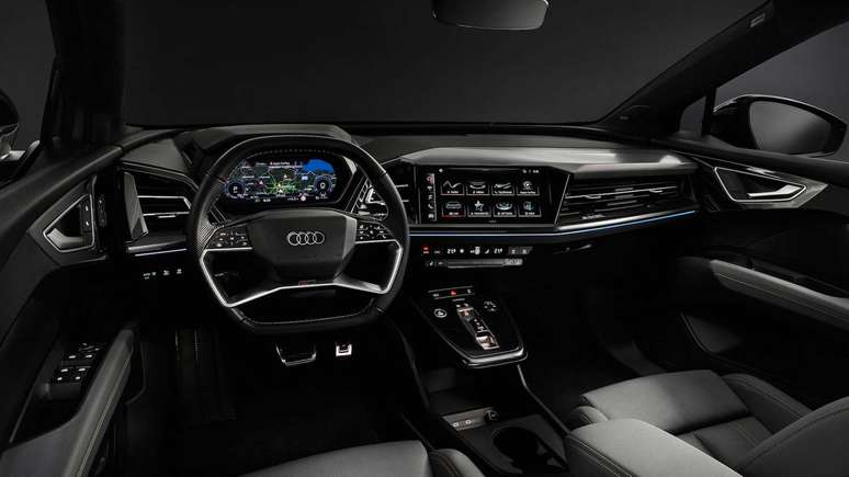  Interior do Audi Q4 e-tron foi revelado em março e traz design semelhante aos demais modelos da marca. 