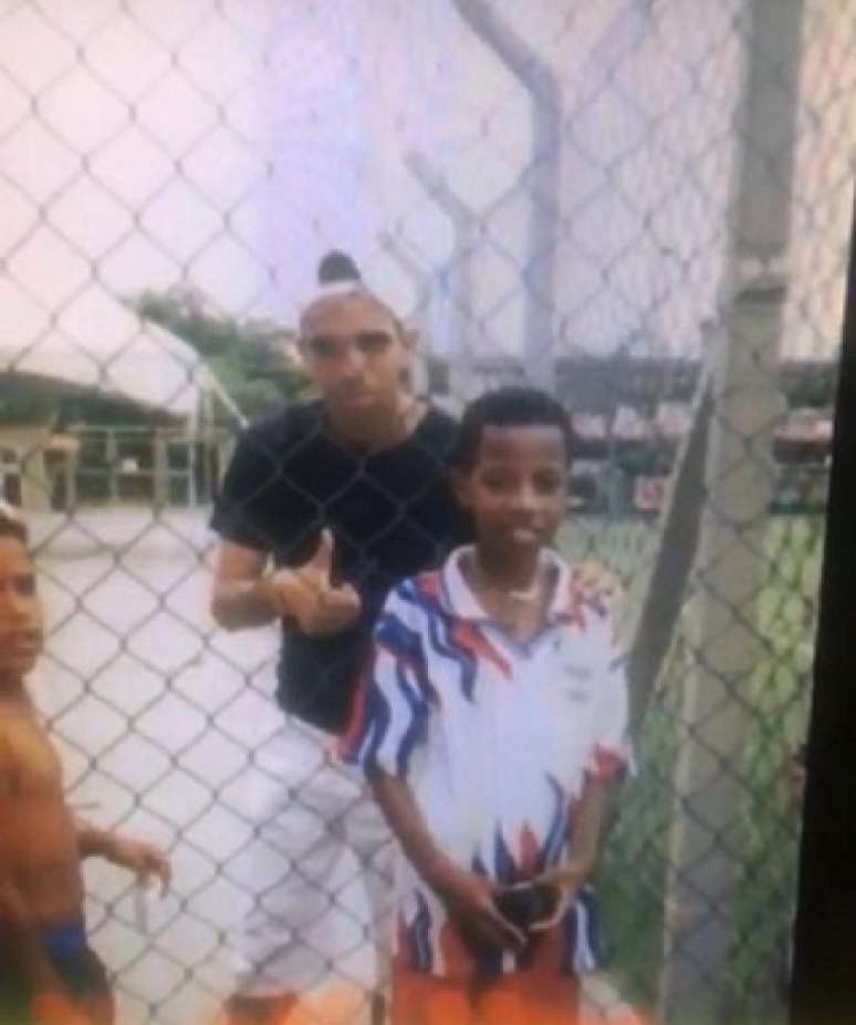 Tchê Tchê ttinha ido ver um  treino do São Paulo e pediu uma foto com o então jovem Tardelli. Agora eles estão juntos no Galo-(Dvulgação/Atlético-MG)