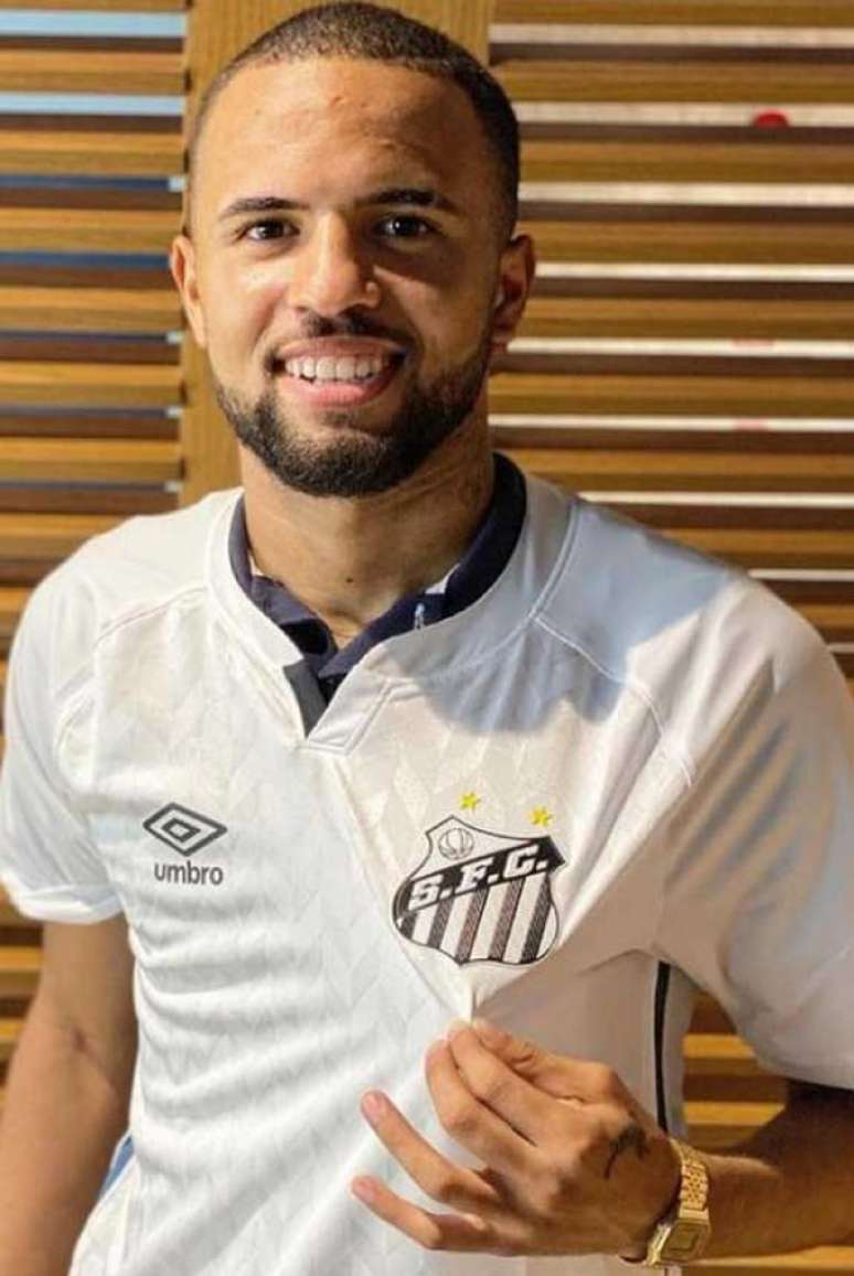 O lateral-esquerdo Natan Pereira foi contratado pelo Santos (Foto: Reprodução/Instagram)