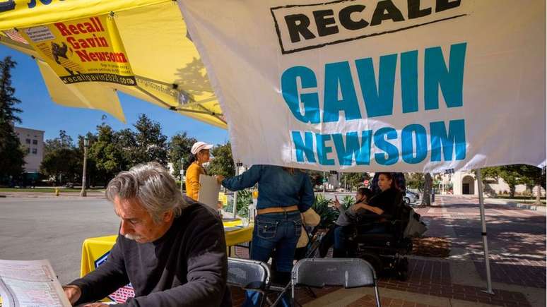 Os líderes da campanha para remover Newsom afirmam que pessoas de todas as tendências políticas assinaram sua petição