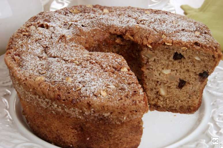 Tenha um café da manhã delicioso com este bolo de banana com aveia