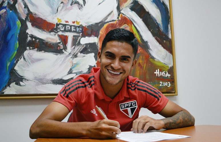 Rodrigo Nestor renova o contrato com o São Paulo (Foto: Reprodução/ Twitter @SaoPauloFC)