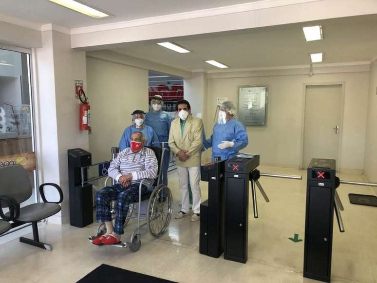 Em 2020, João Crescênio deixou hospital ao se recuperar do coronavírus (Claudemir Pereira/Hospital de Caridade Astrogildo de Azevedo)