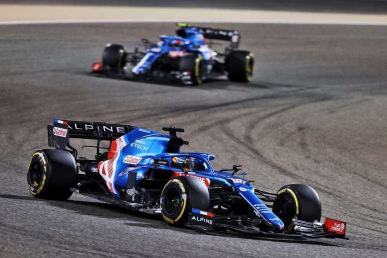 Fernando Alonso e Esteban Ocon tiveram fim de semana difícil no Bahrein 