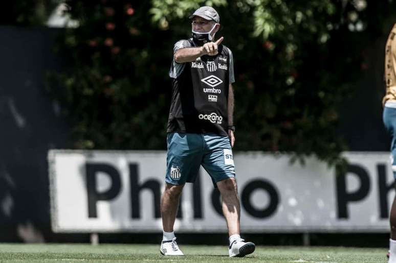 Ariel Holan vai poupar os titulares para o jogo contra o San Lorenzo (FOTO: Divulgação/ Twitter do Santos)