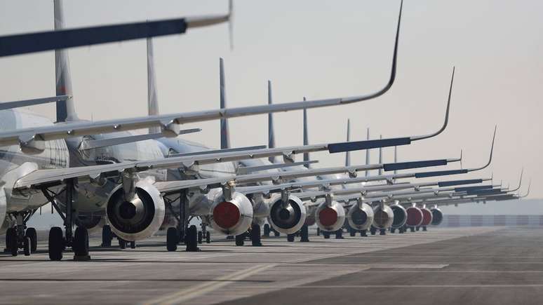 Embora as emissões possam ter caído porque as companhias aéreas suspenderam os voos, a falta de tráfego aéreo pode ter causado um leve aquecimento nas temperaturas