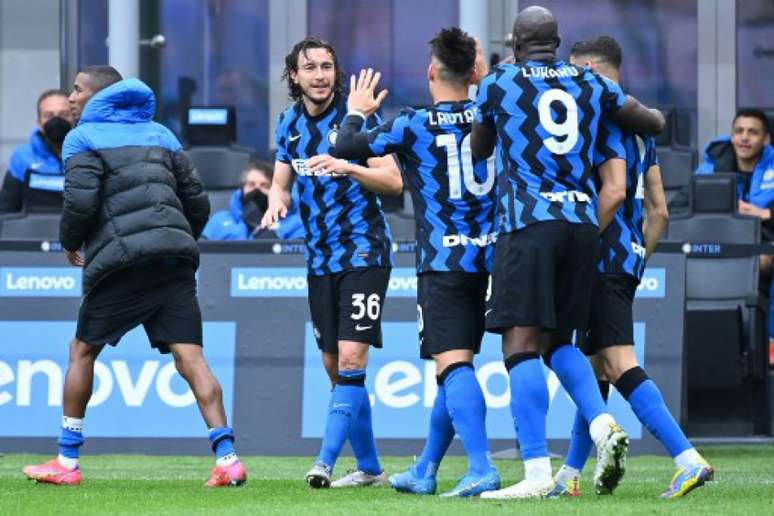 Darmian foi o herói improvável da vitória da Inter sobre o Cagliari (ALBERTO PIZZOLI / AFP)
