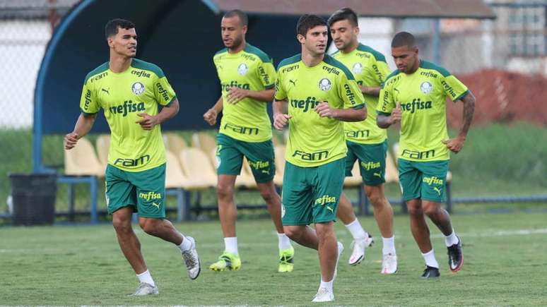 Jogadores do Palmeiras treinaram ainda neste domingo (Foto: César Greco)