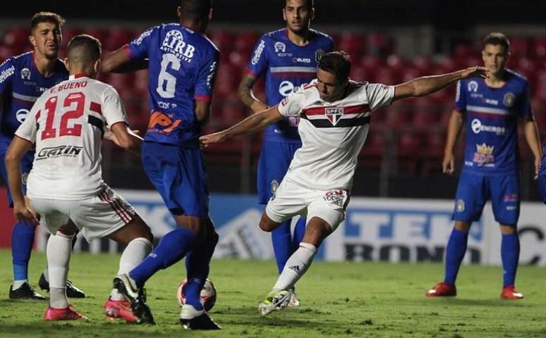 Eder fez o quinto gol do São Paulo na goleada contra o São Caetano (Foto: Rubens Chiri/ São Paulo FC)
